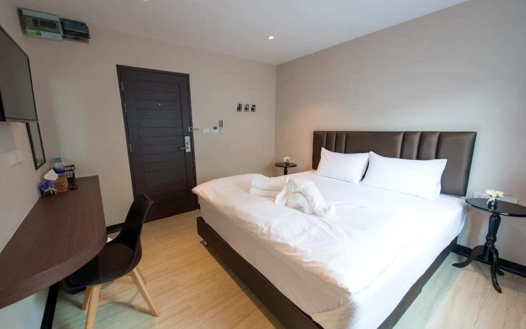 Bright guest room at Let's Zzz Bangkok