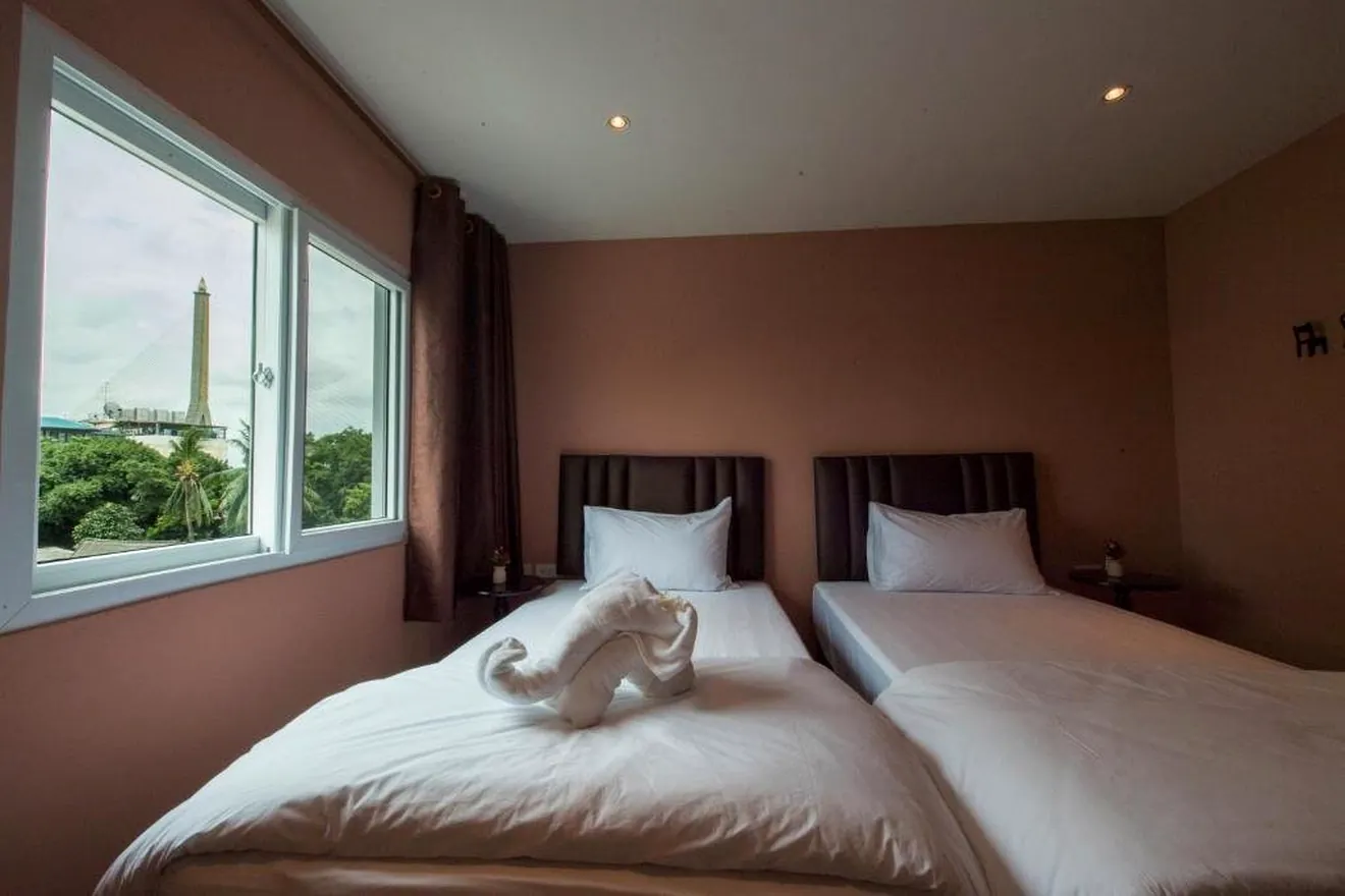 Economy Twin Room at Let's Zzz Bangkok
